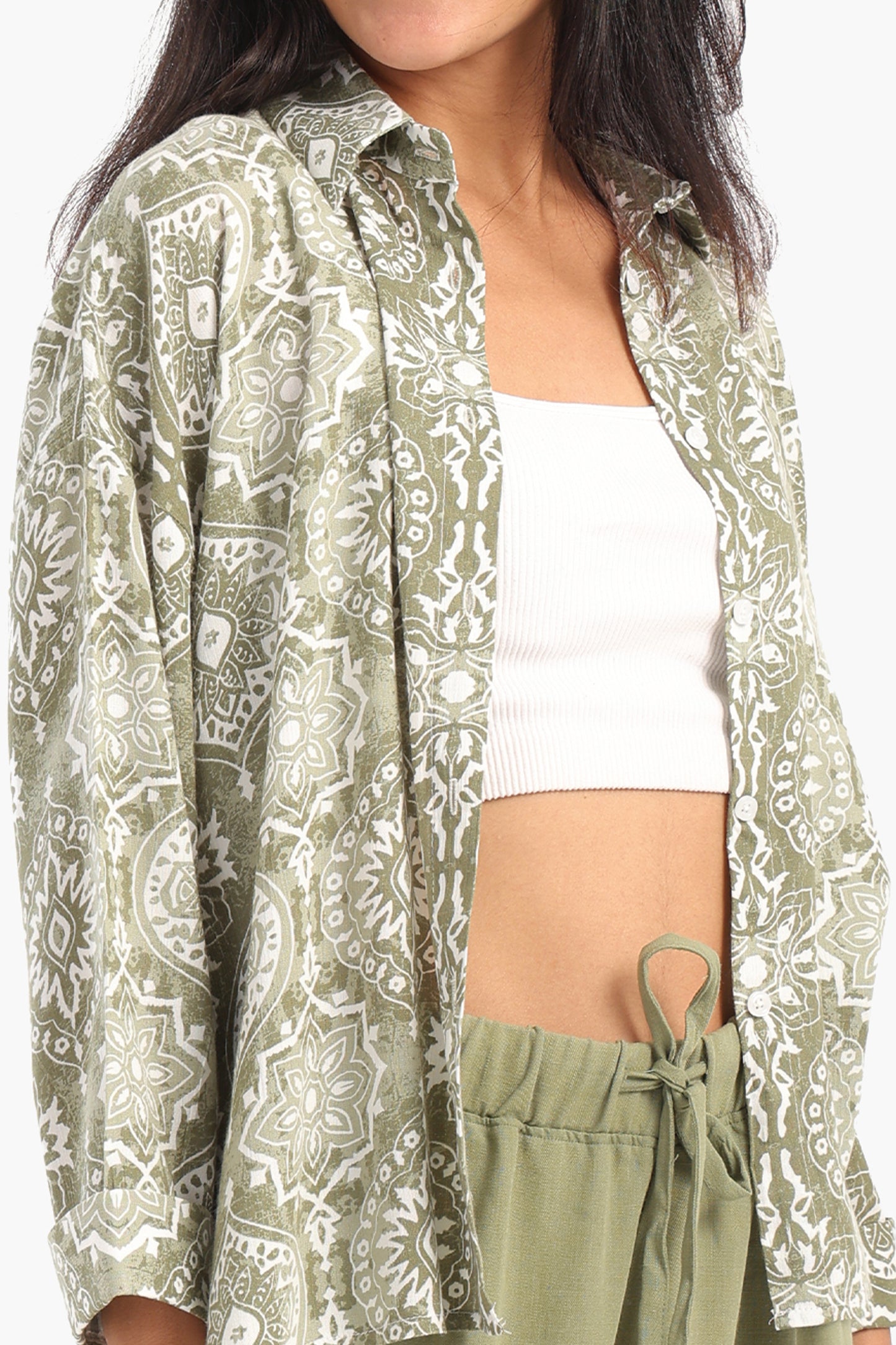 بلوزة كلاسيكية مطبوعة