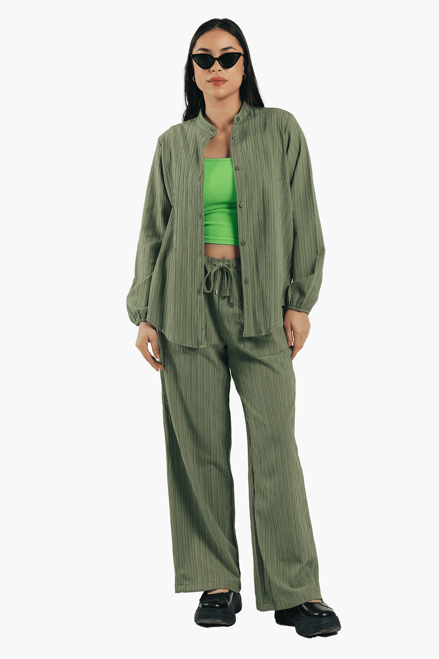 قميص بكم بنقشة من نفس اللون