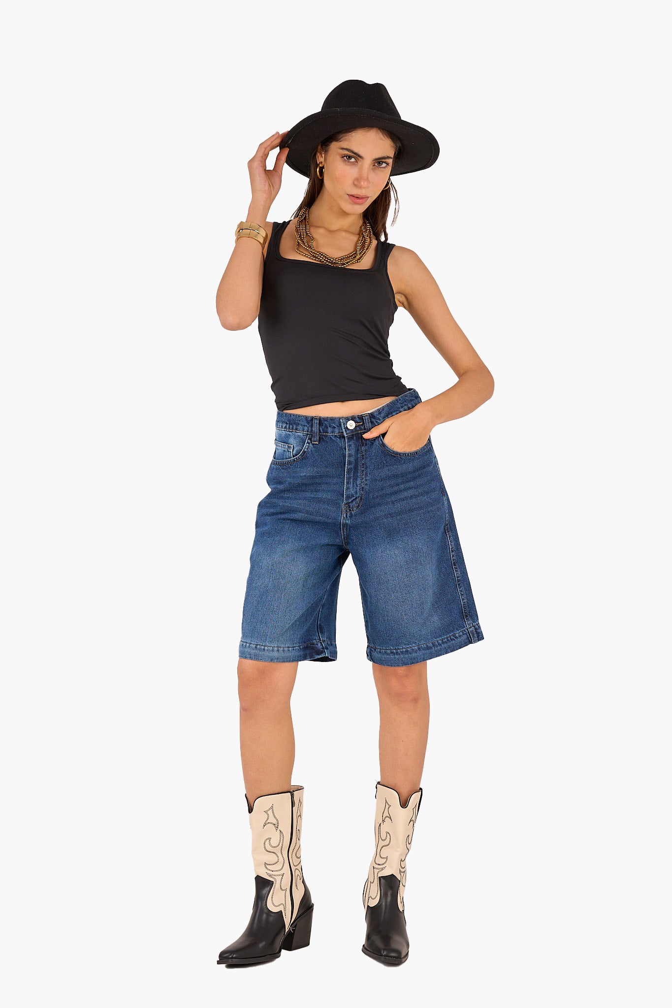 توب حمالات قصير برقبة مربعة