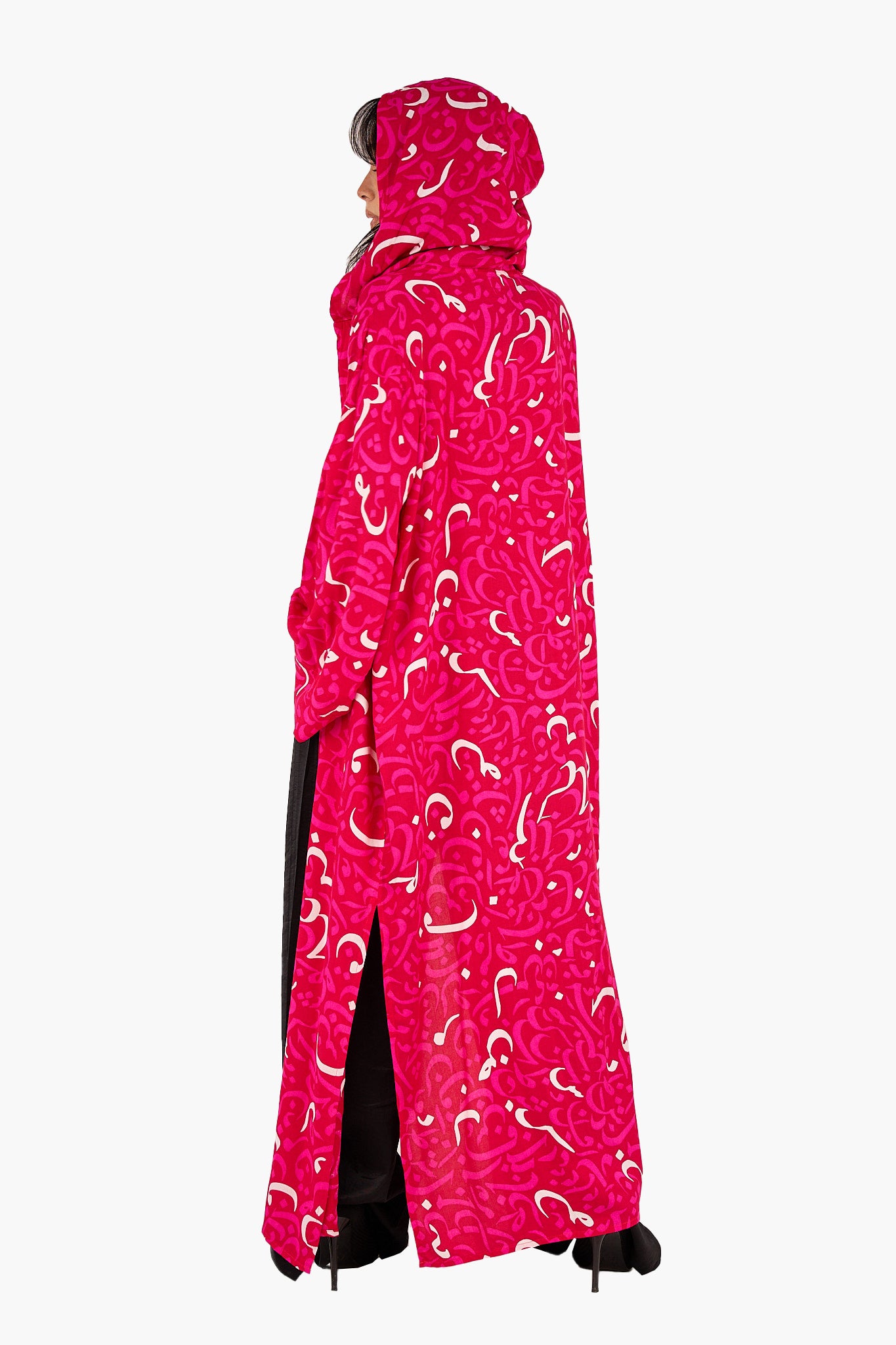 كيمونو بكابيشو بطبعة أحرف عربية