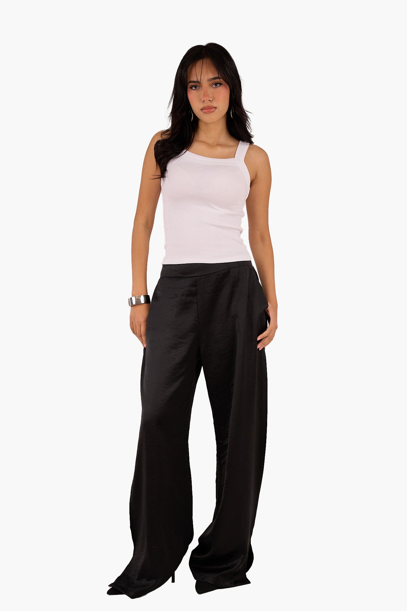 توب حمالات برقبة مربعة