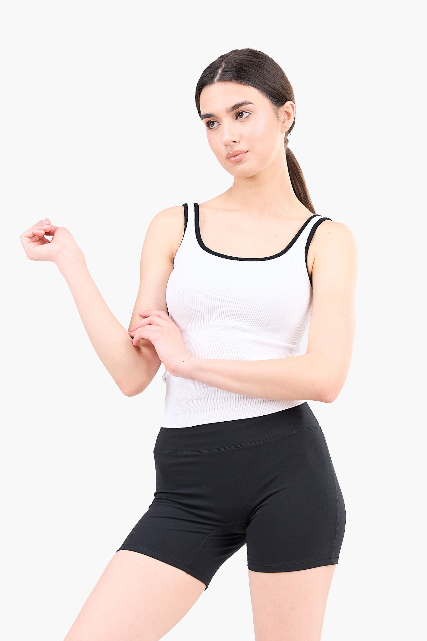 توب حمالات برقبة مربعة