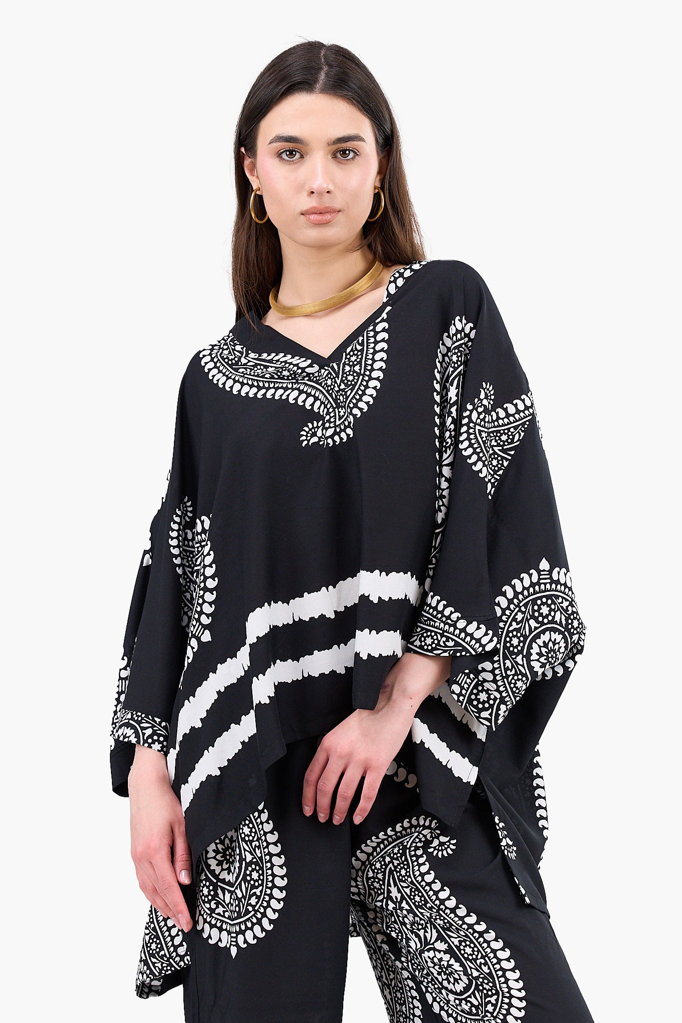 بلوزة مطبوعة أسود وأبيض