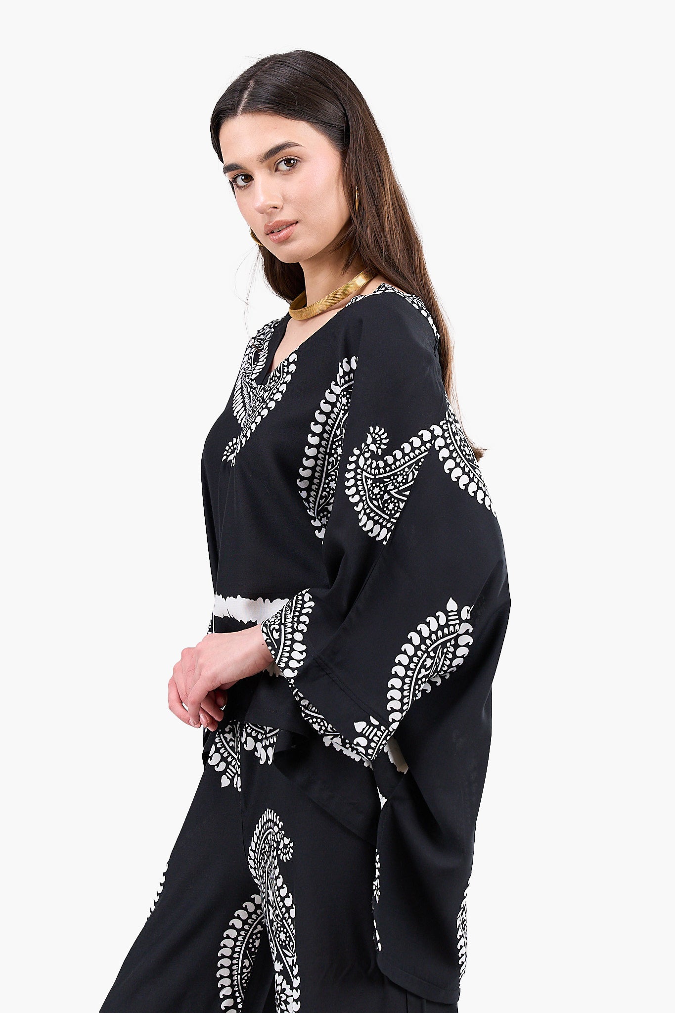 بلوزة مطبوعة أسود وأبيض