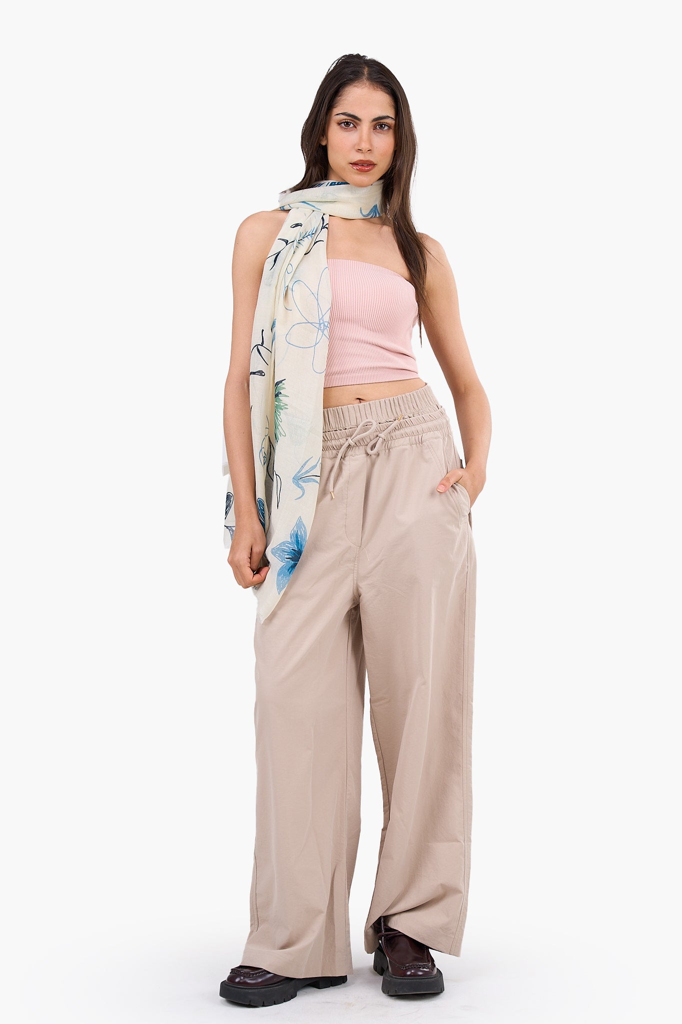 توب قصير بدون حمالات مضلع