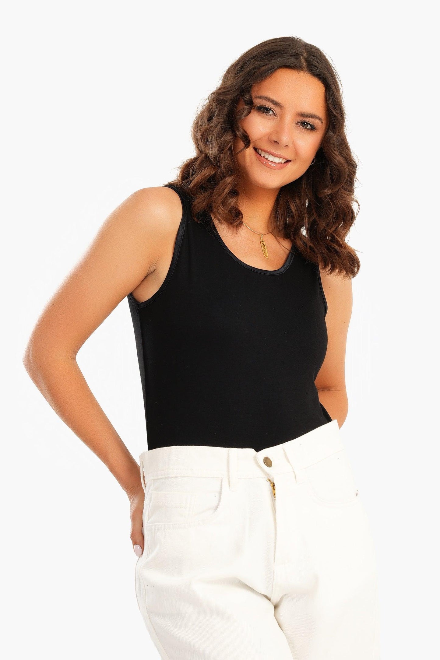 توب سادة بحمالات عريضة