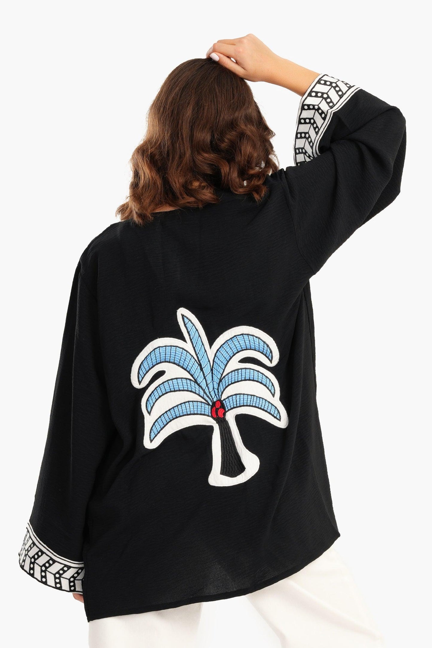 كيمونو بطبعة نخلة على الظهر