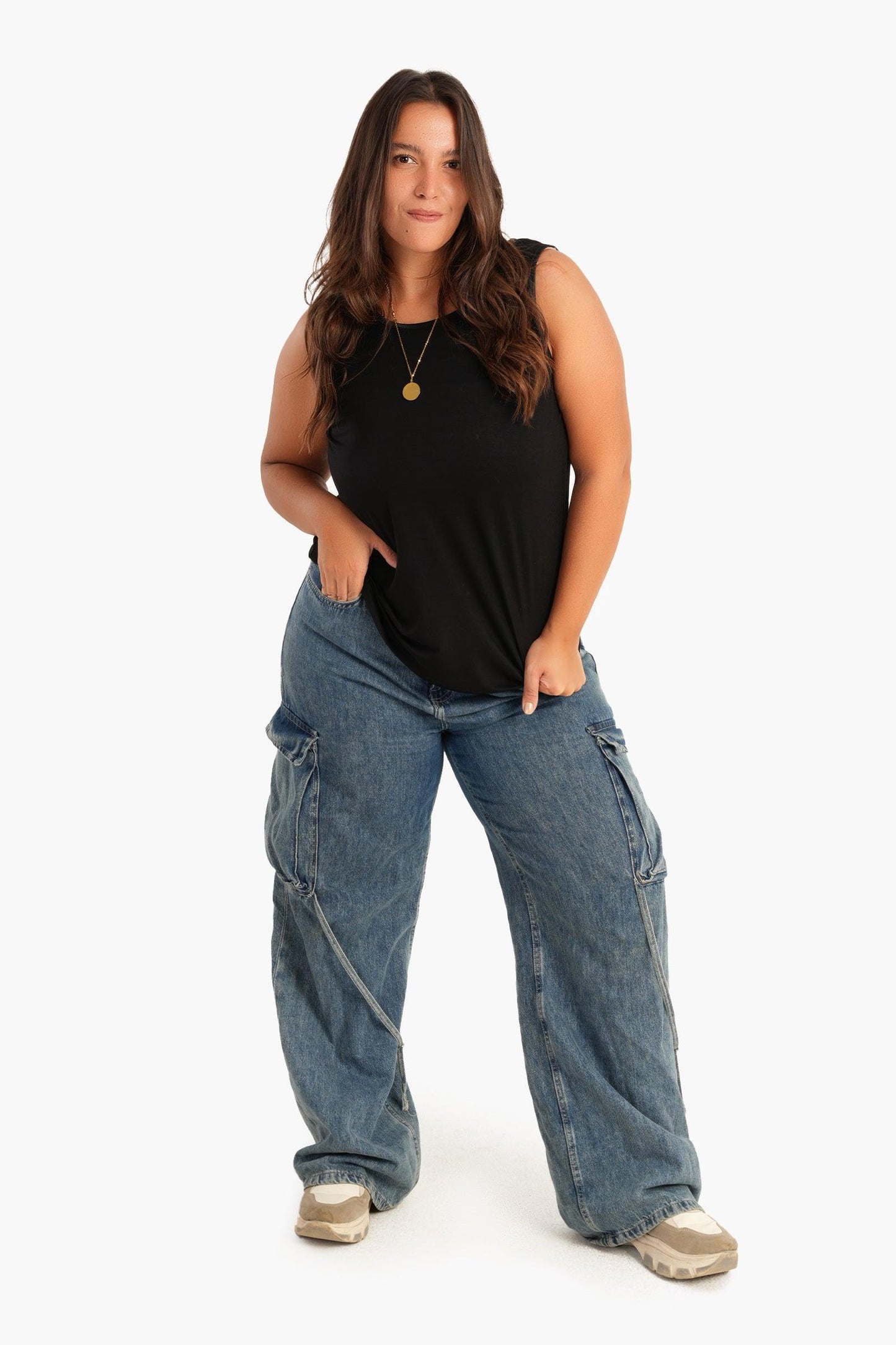 توب سادة بحمالات عريضة