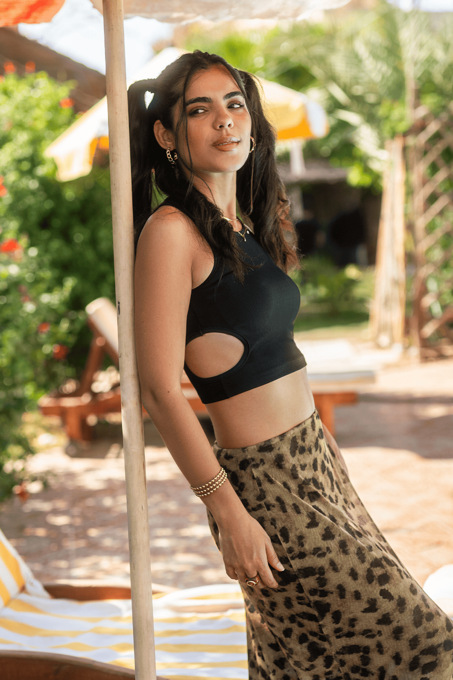 توب قصير مضلع بفتحات