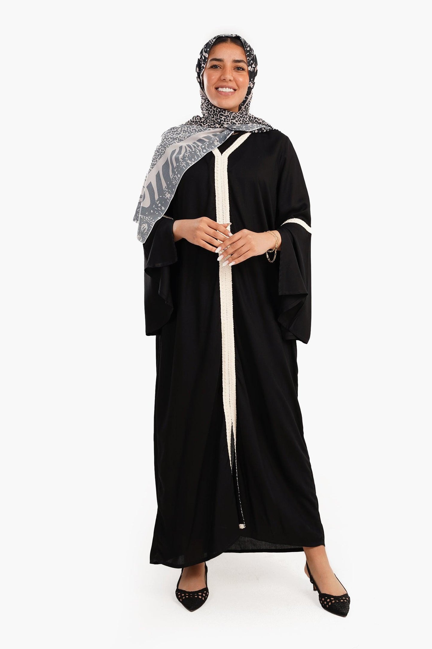 فستان بأكمام واسعة