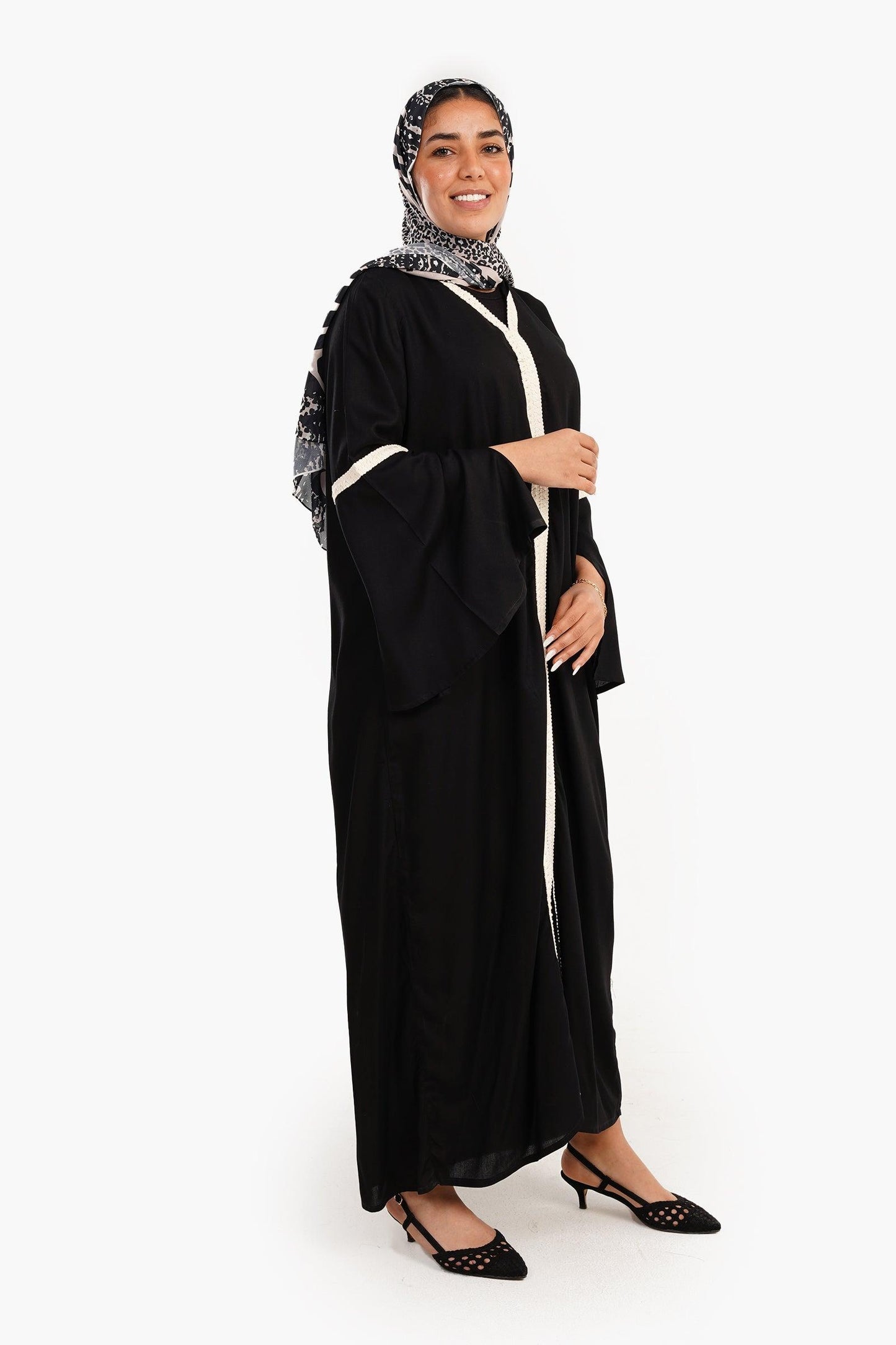 فستان بأكمام واسعة