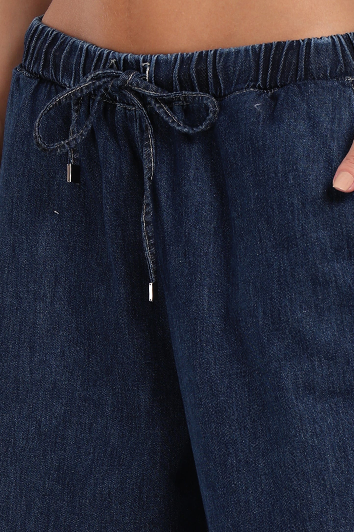 بنطلون جينز بقصّة مريحة