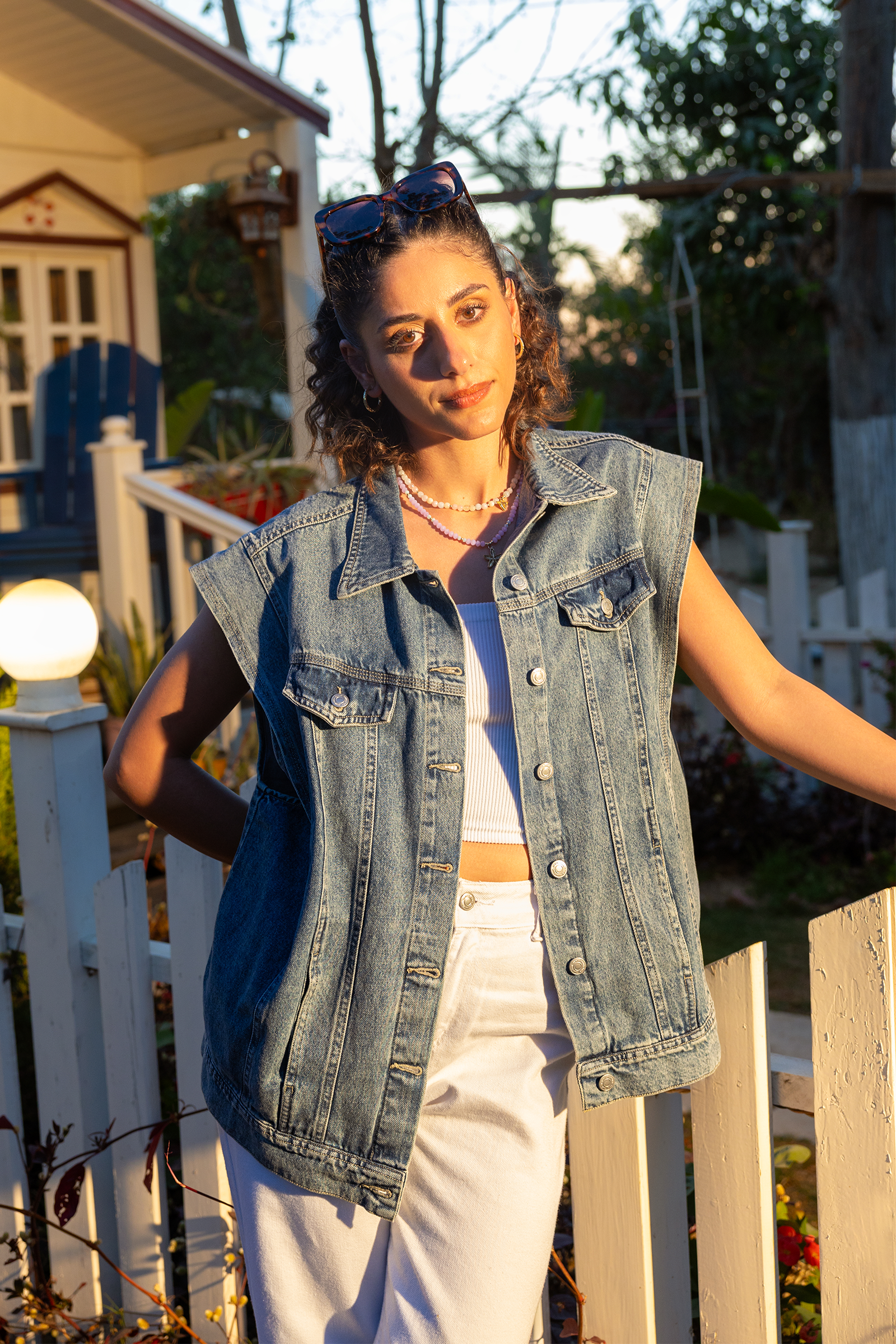 فيست جينز بأكمام قصيرة واسعة