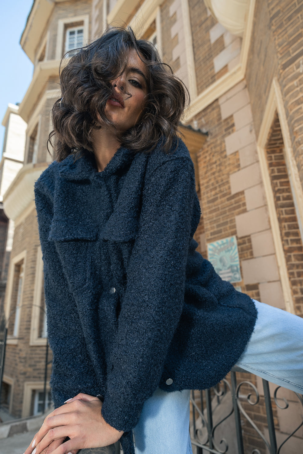 قميص بجيوب أمامية