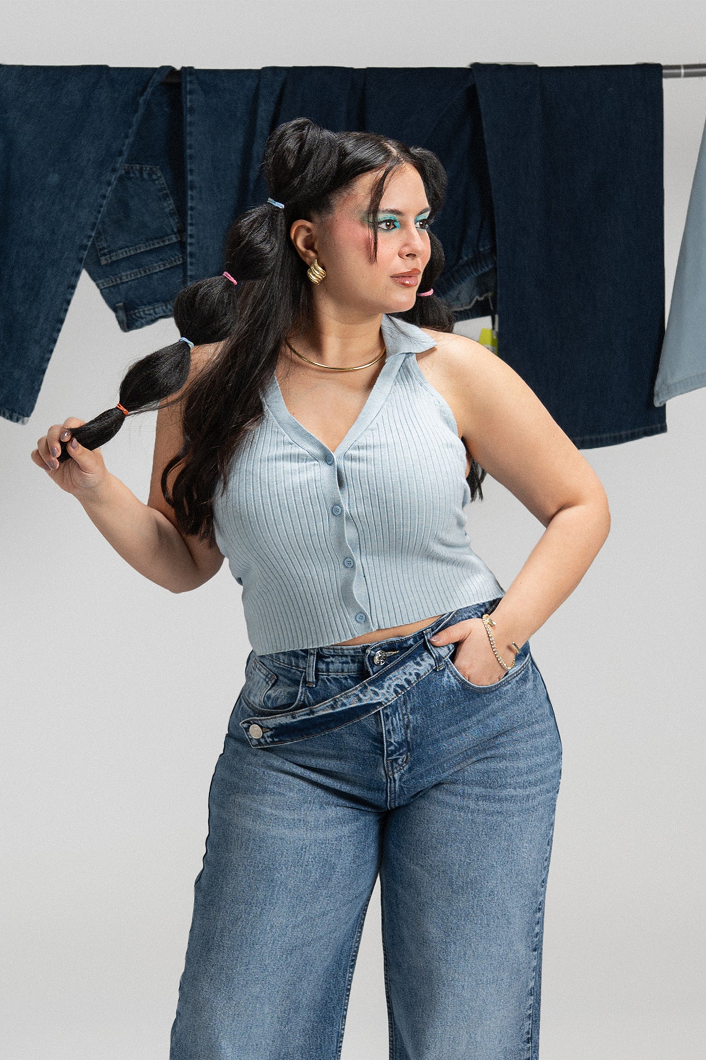 توب مضلع بياقة V 