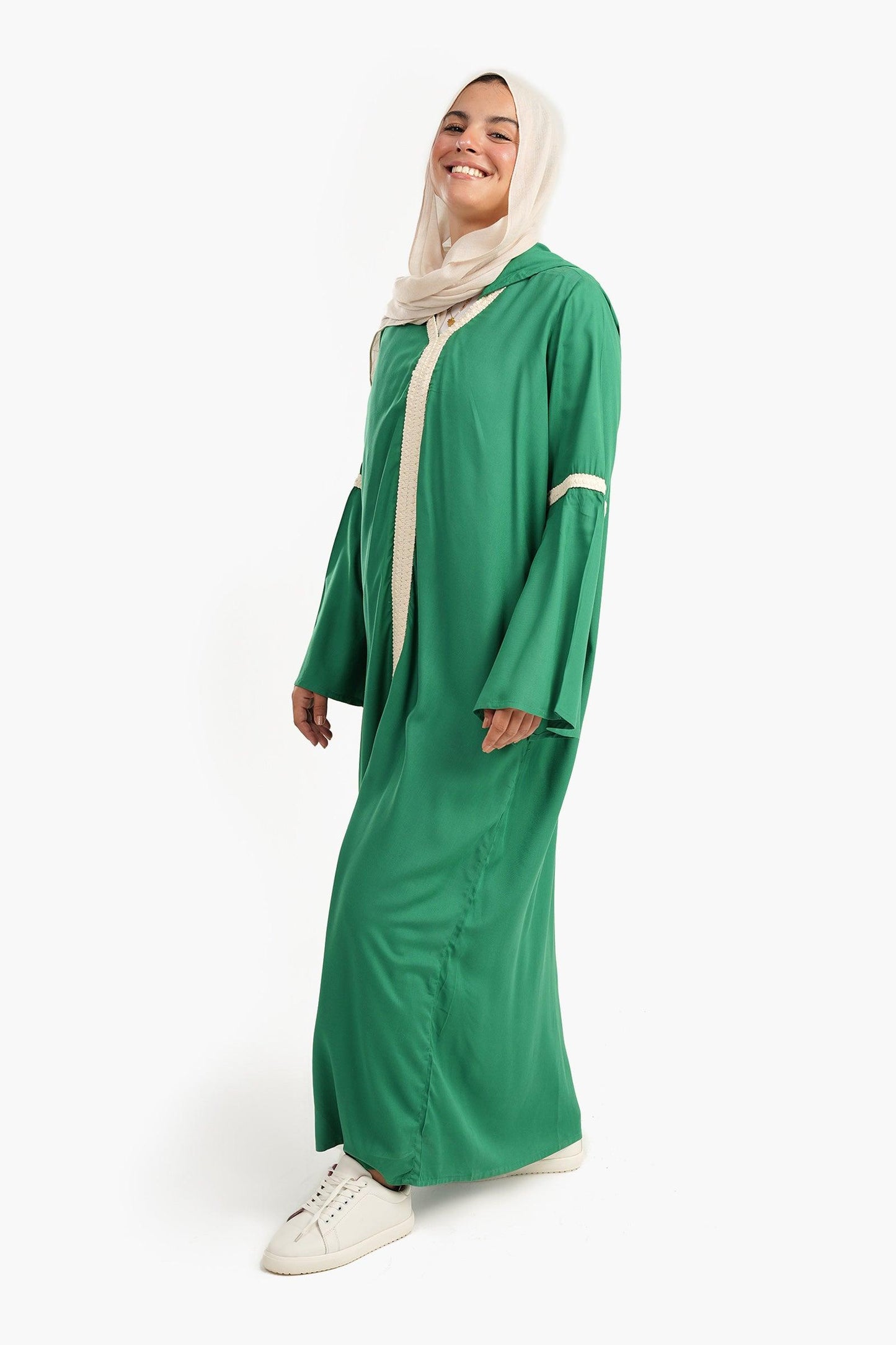 فستان بأكمام واسعة