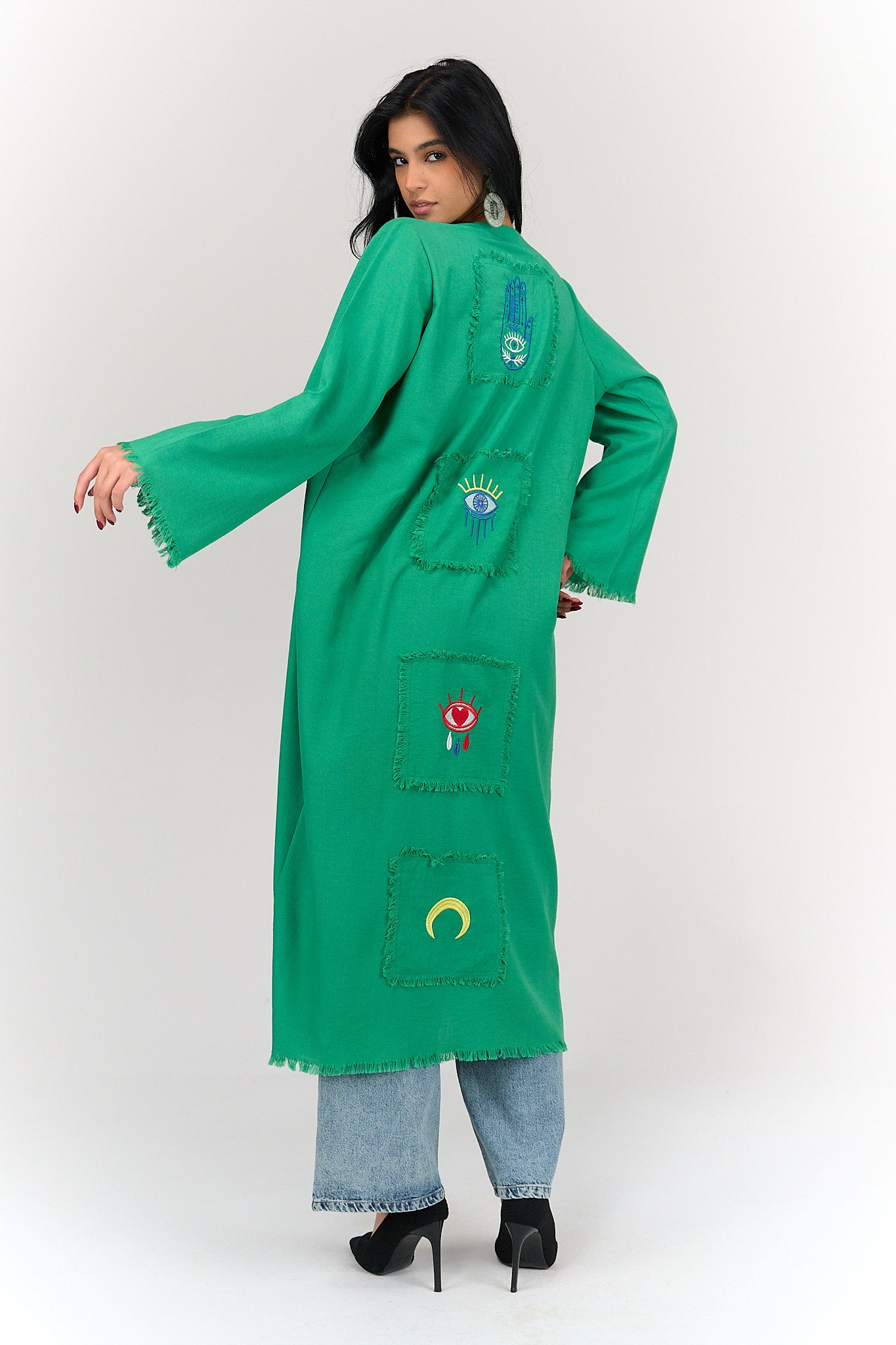 كيمونو مزين برقعات من الظهر