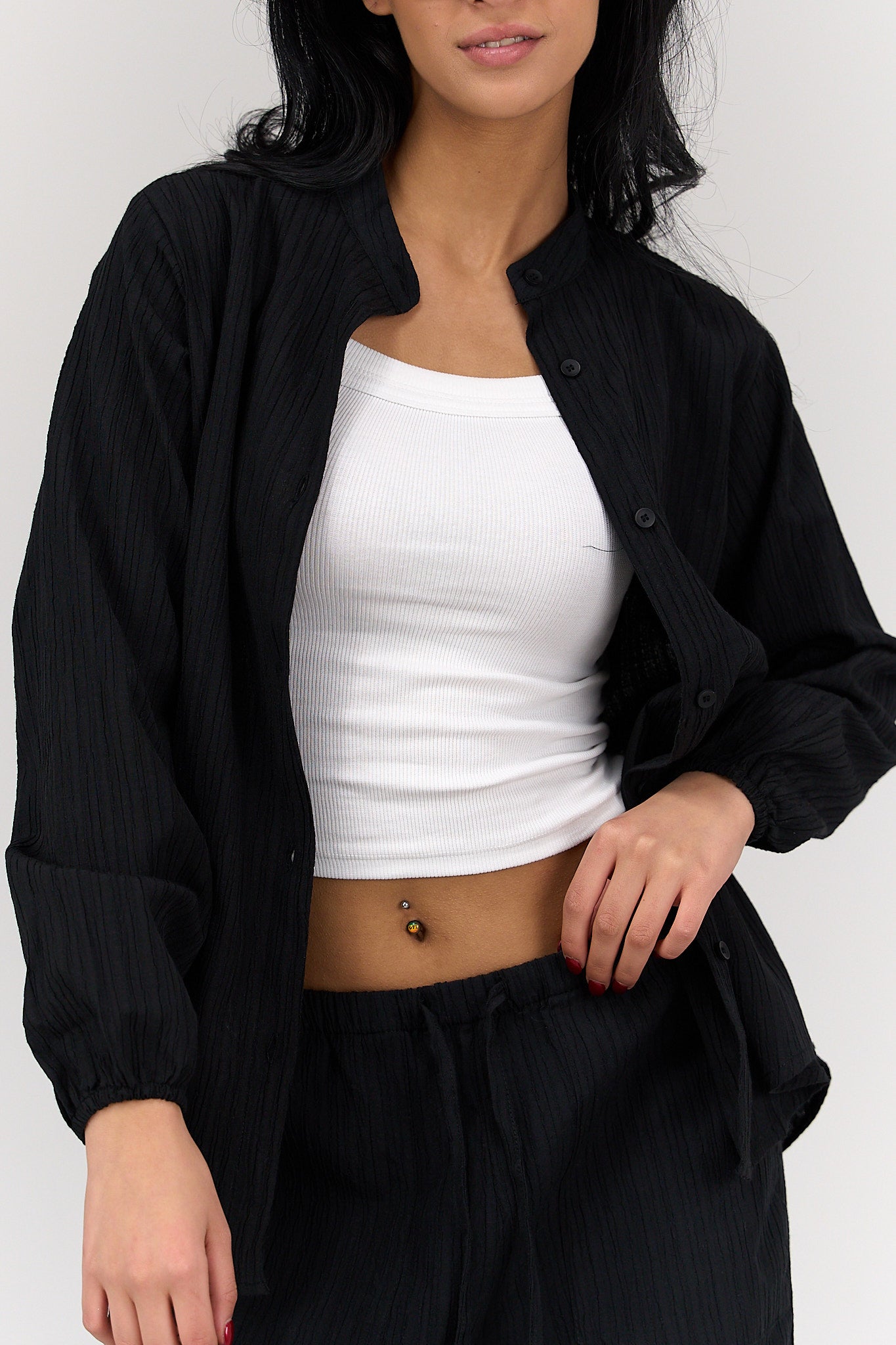 قميص بكم بنقشة من نفس اللون