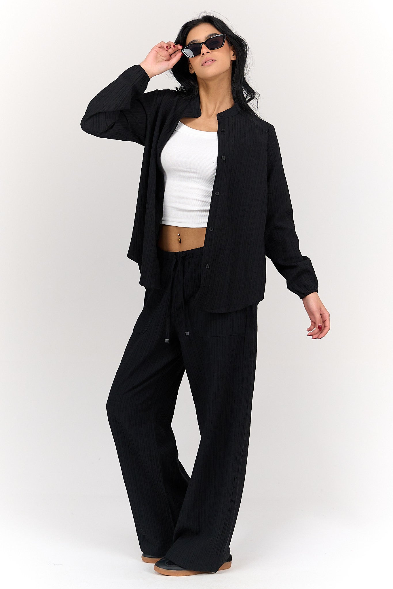 قميص بكم بنقشة من نفس اللون