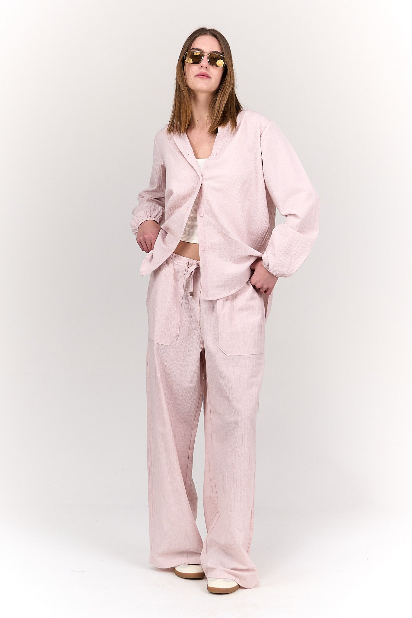 قميص بكم بنقشة من نفس اللون