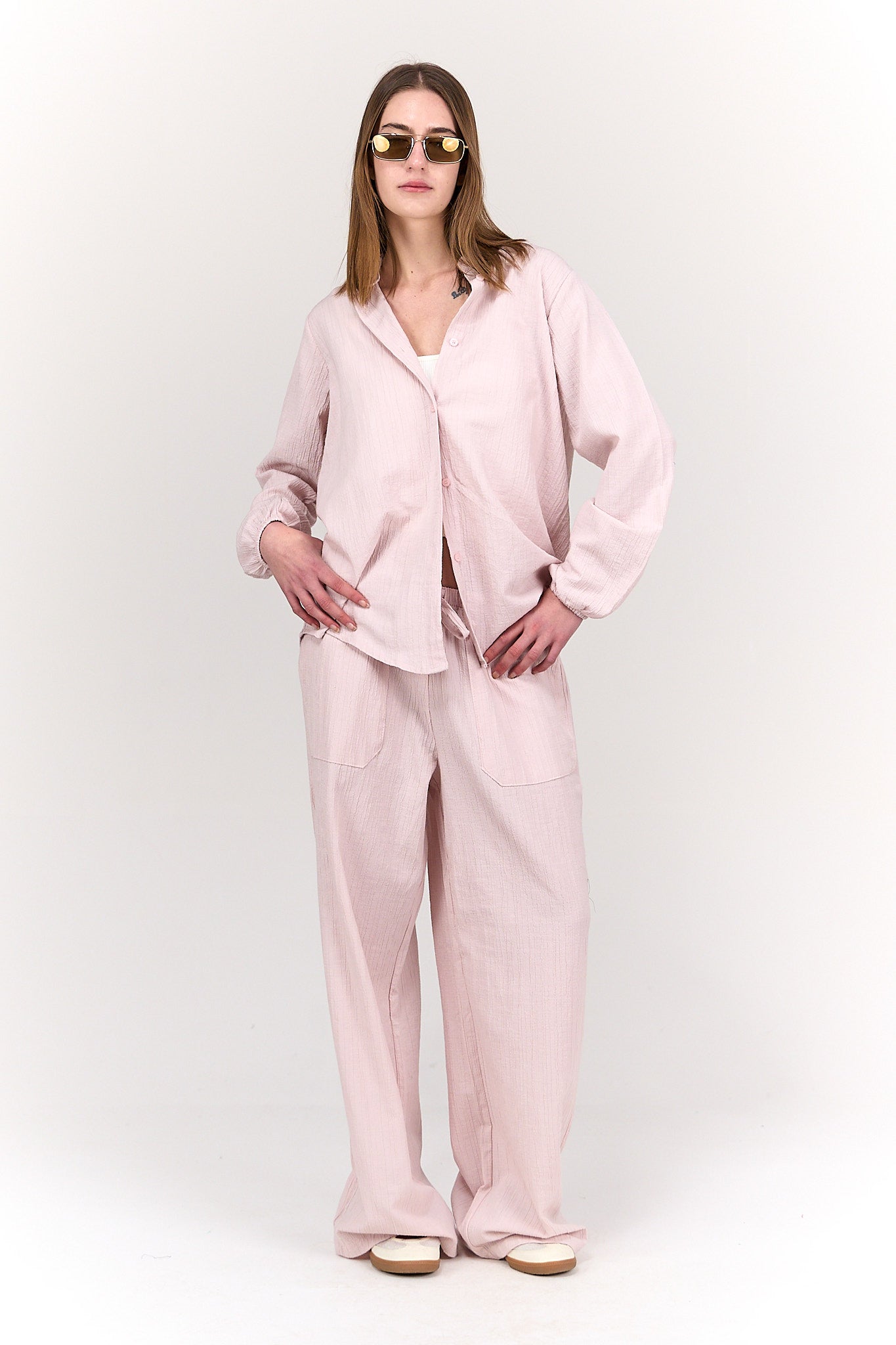 قميص بكم بنقشة من نفس اللون