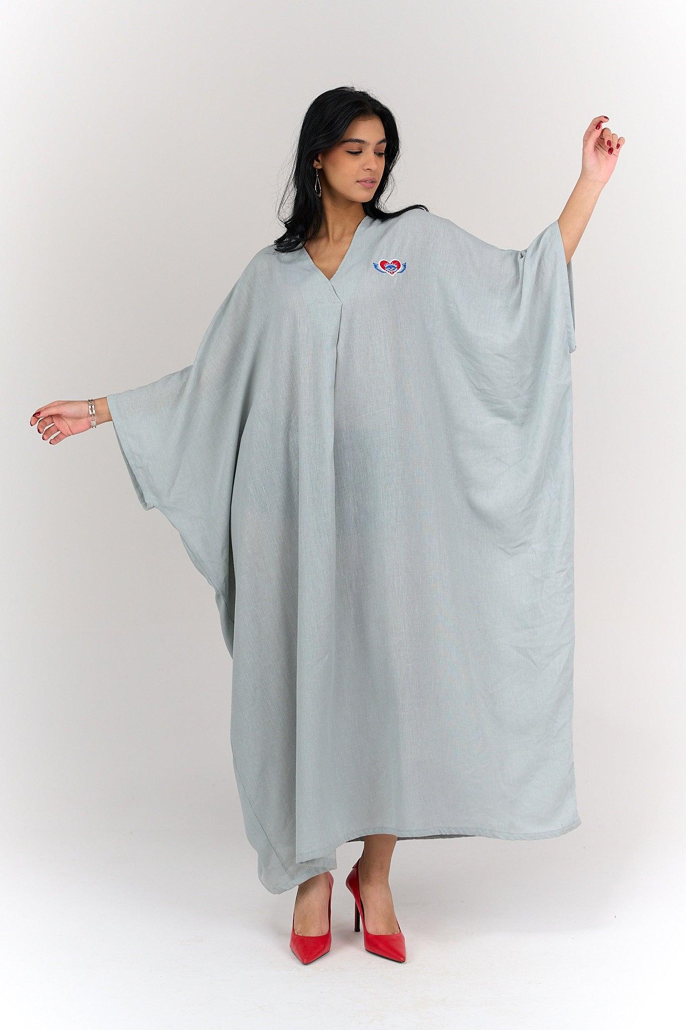 عباية برقبة V واسعة