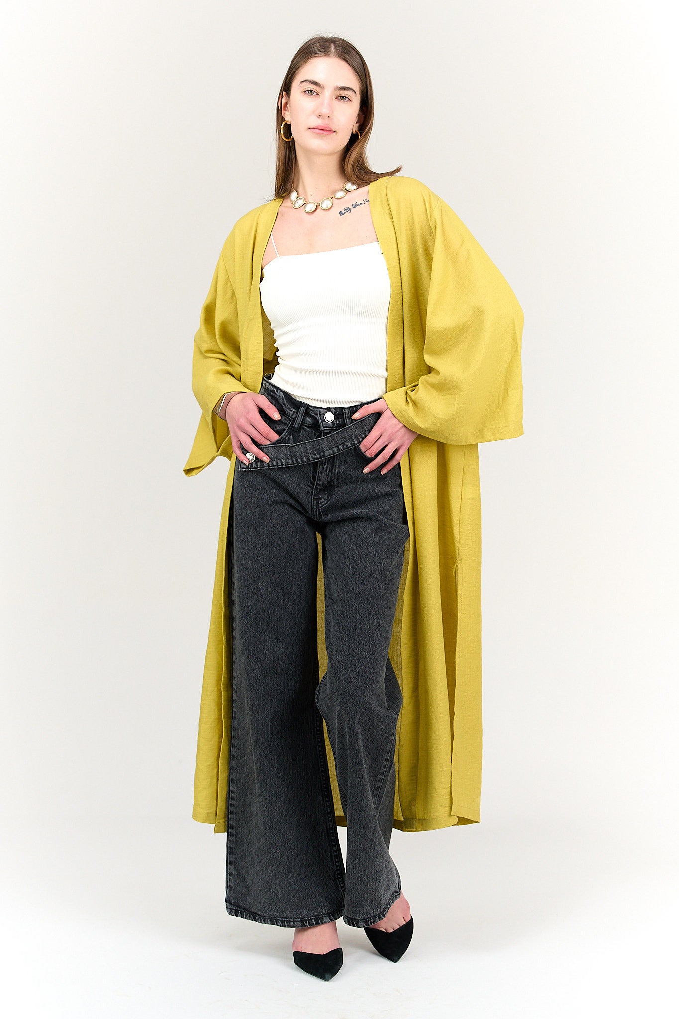 بنطلون جينز بحزام غير متماثل