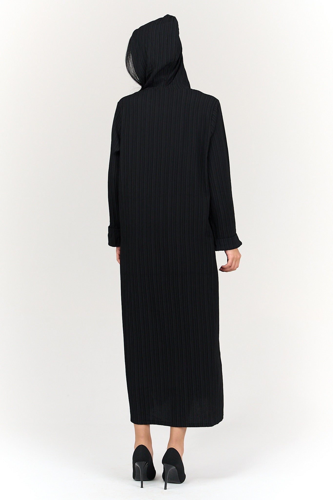 فستان بكابيشو منقوش بنفس اللون