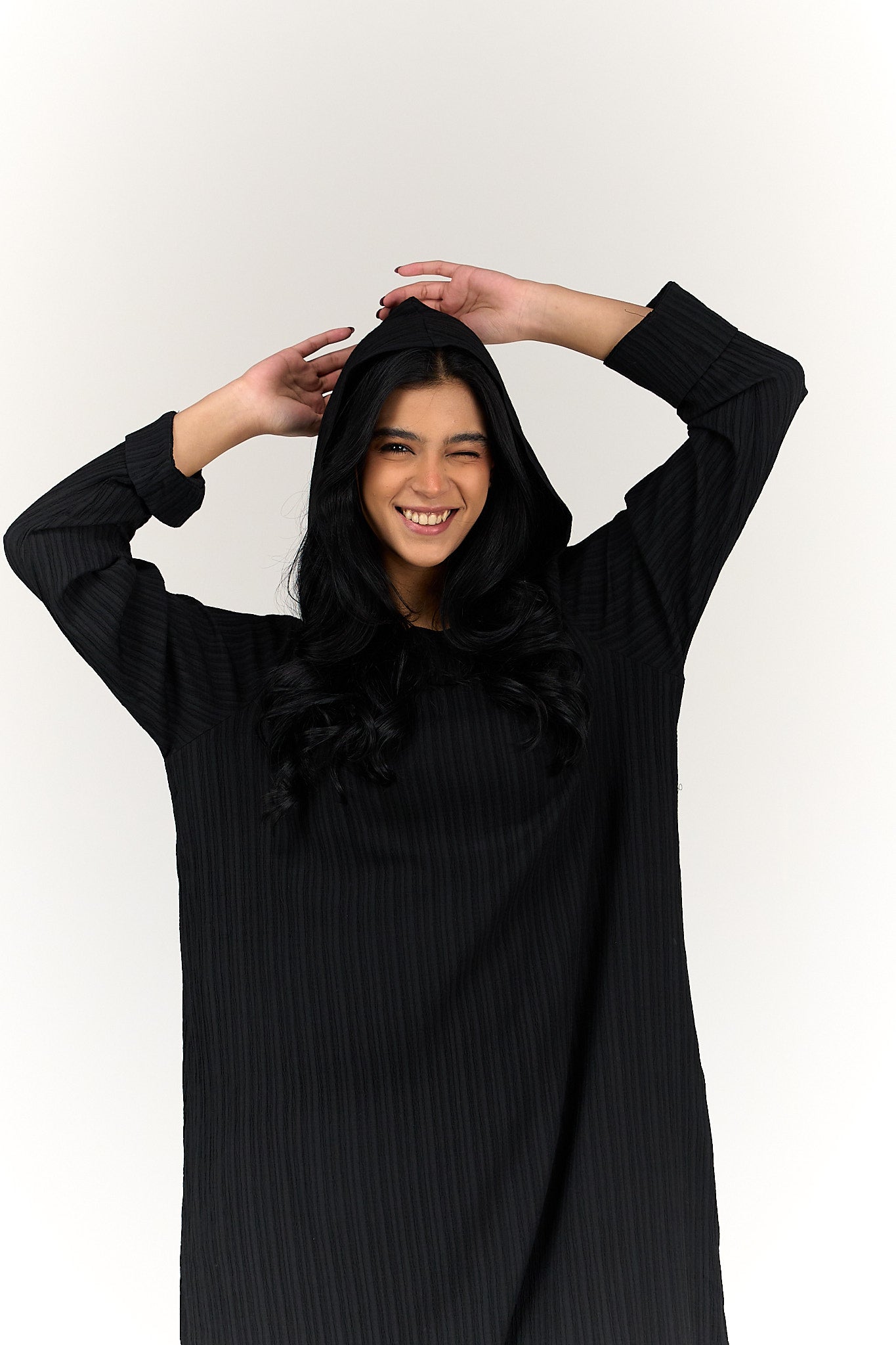 فستان بكابيشو منقوش بنفس اللون