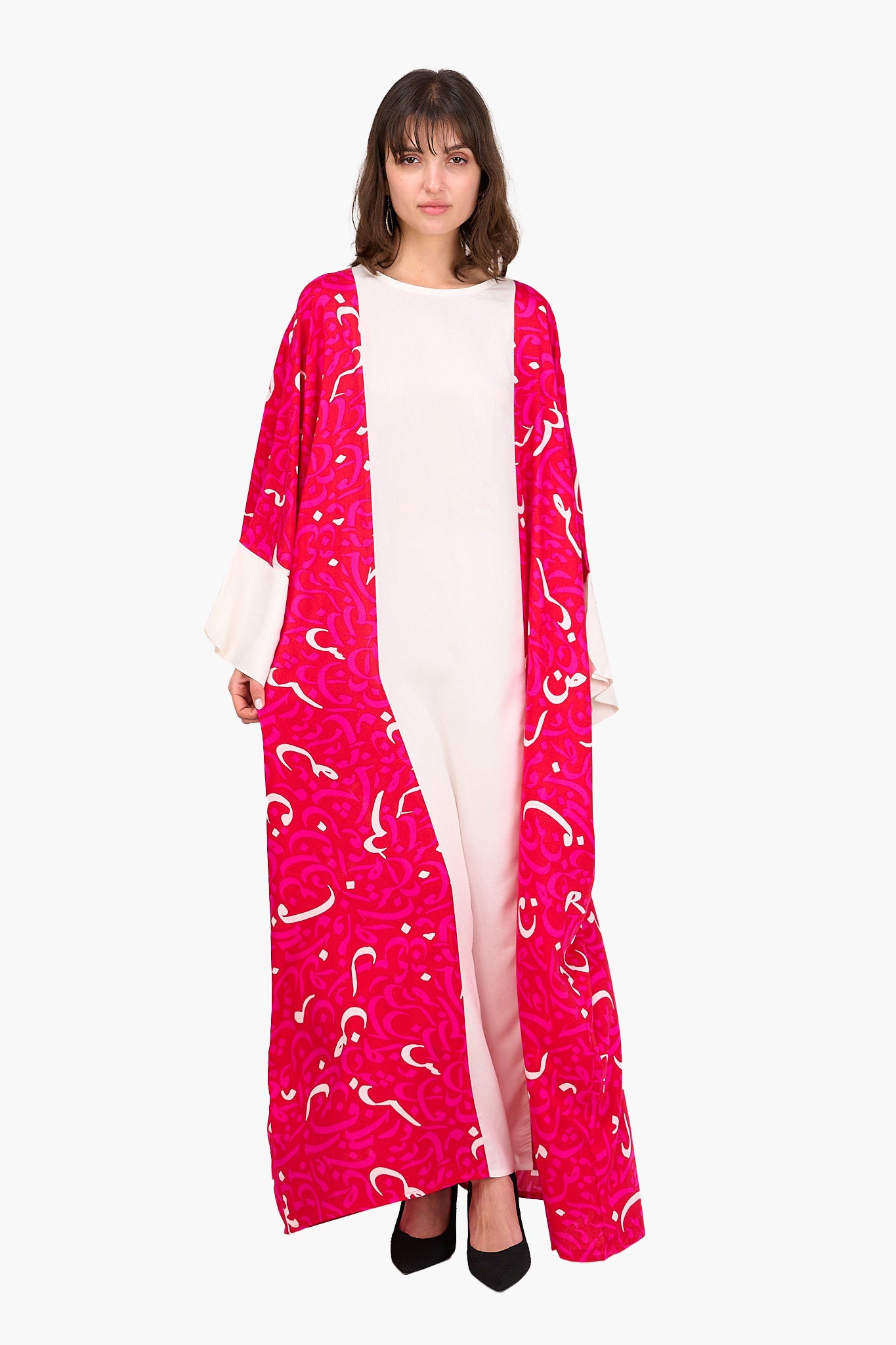 عباية بطبعة حروف عربية