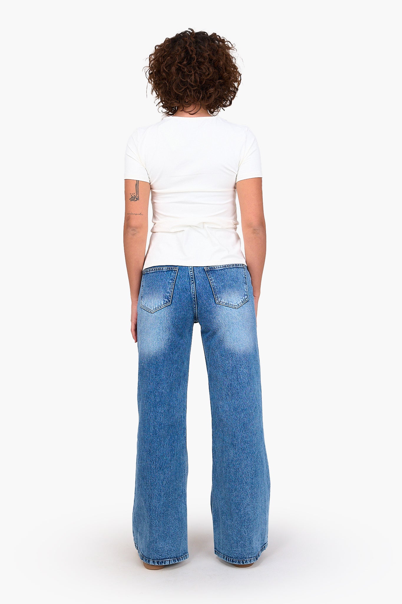 توب نص كم برقبة دائرية 