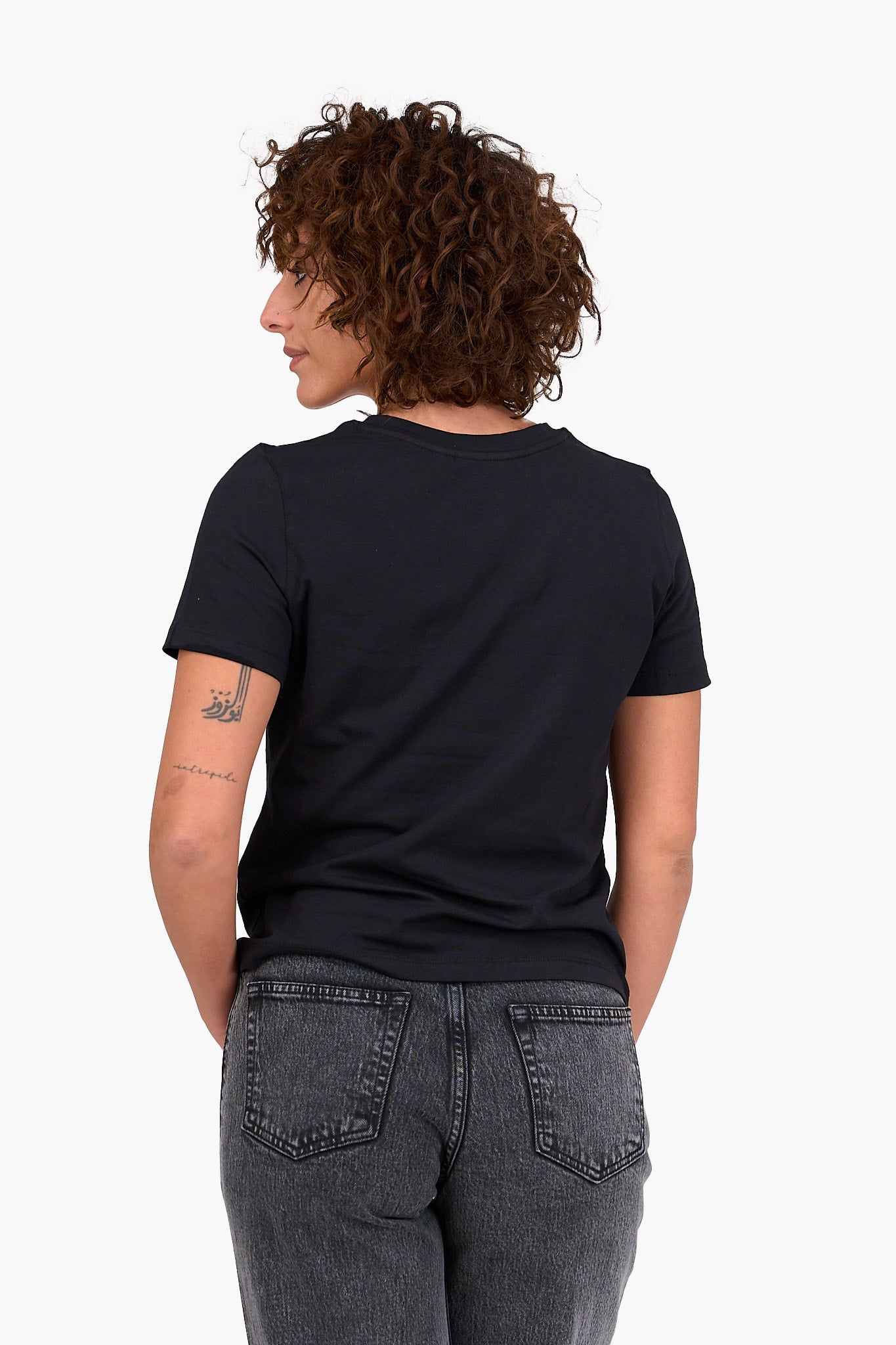 تيشيرت قطن برقبة V