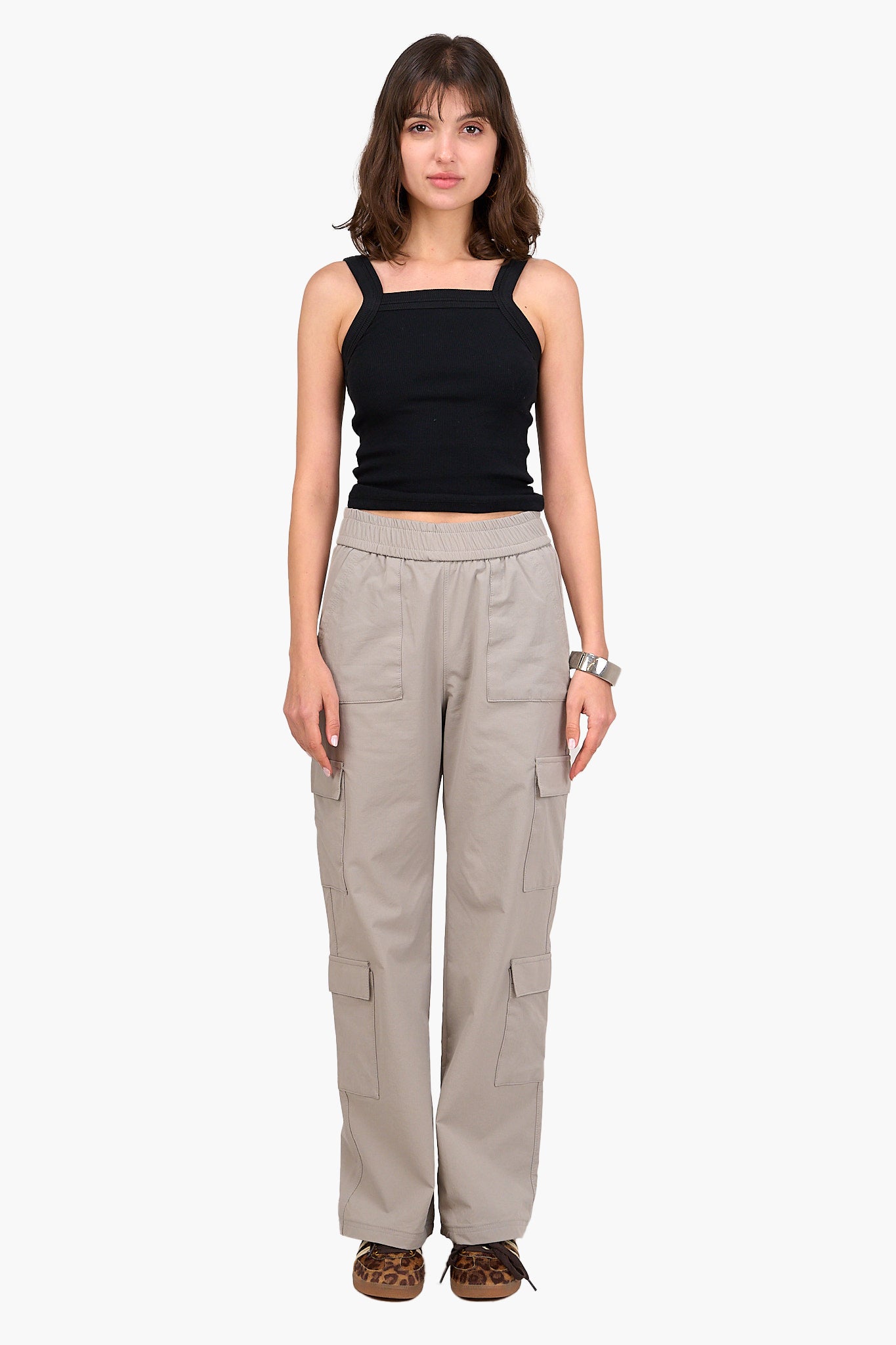 توب حمالات برقبة مربعة