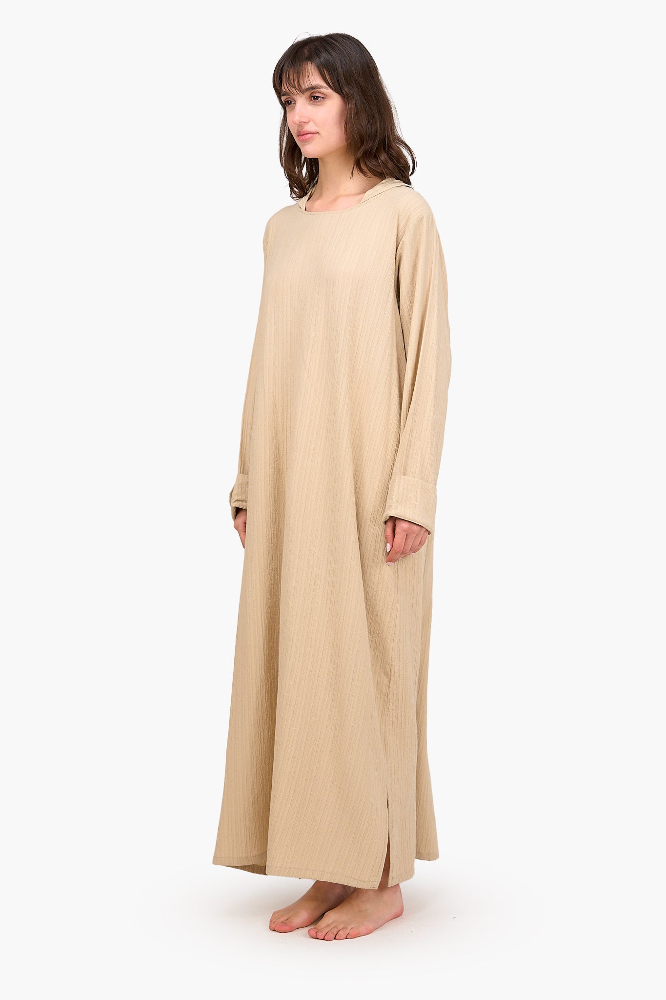 فستان بكابيشو منقوش بنفس اللون