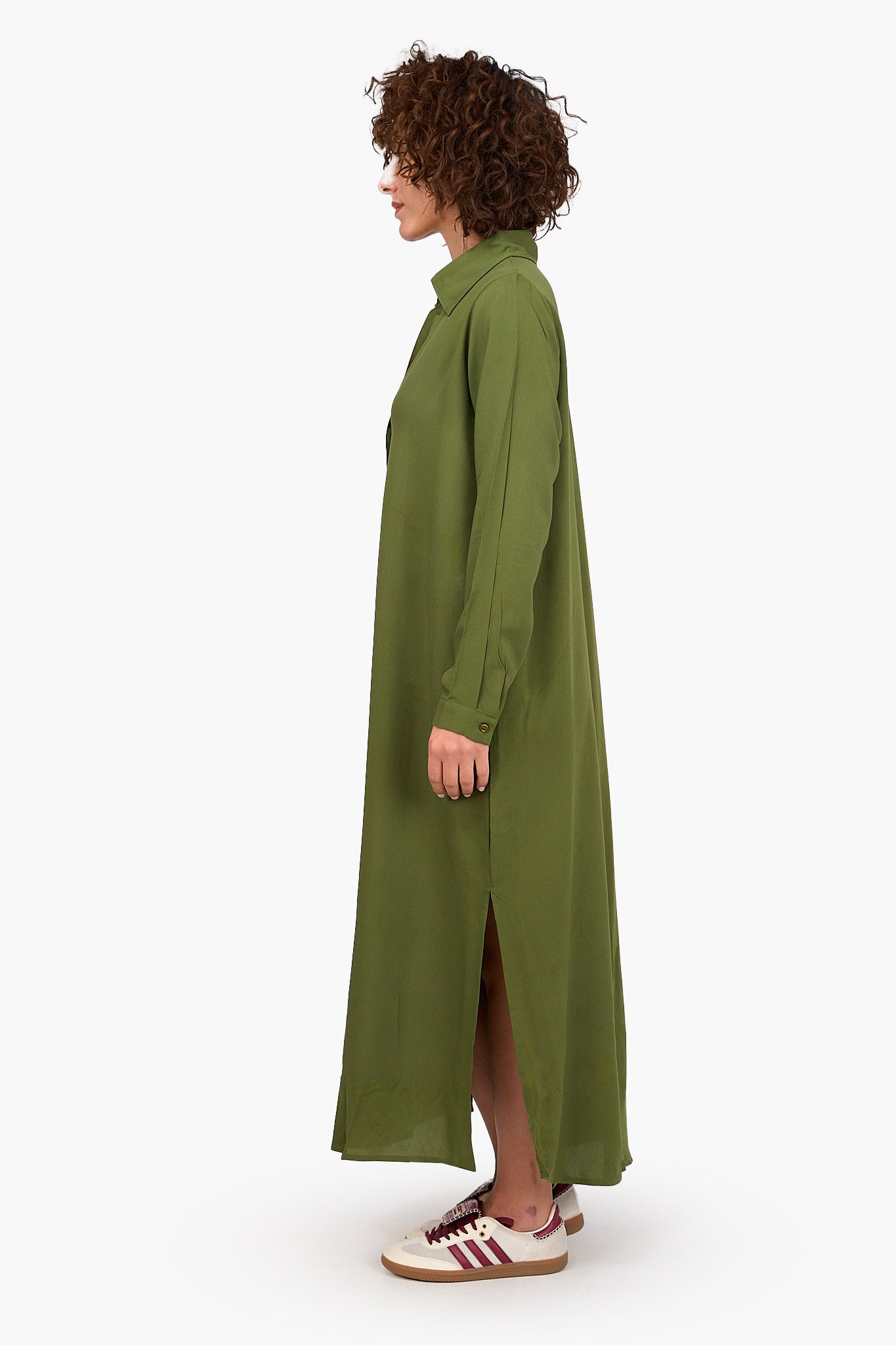 فستان بتصميم قميص بياقة V