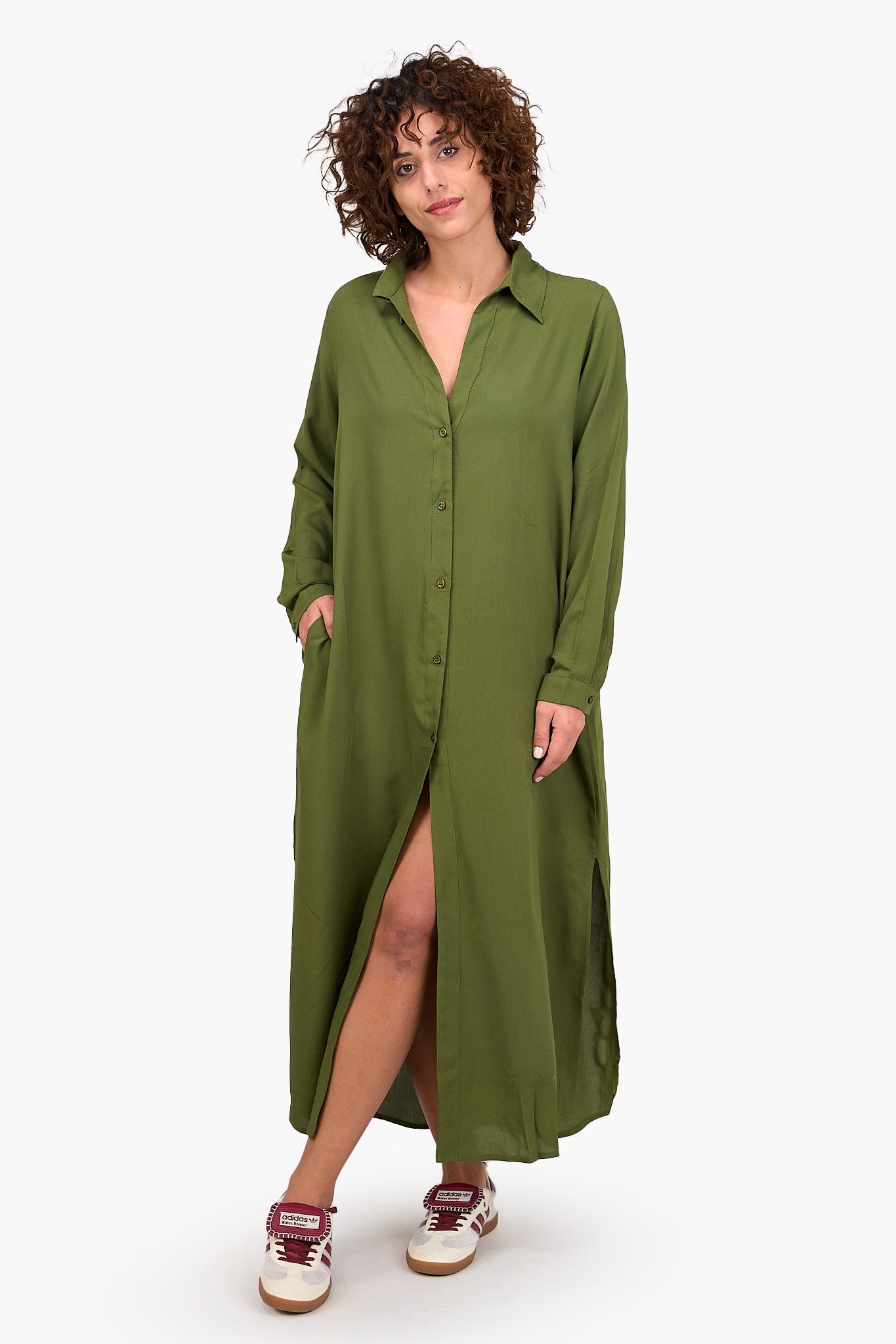 فستان بتصميم قميص بياقة V