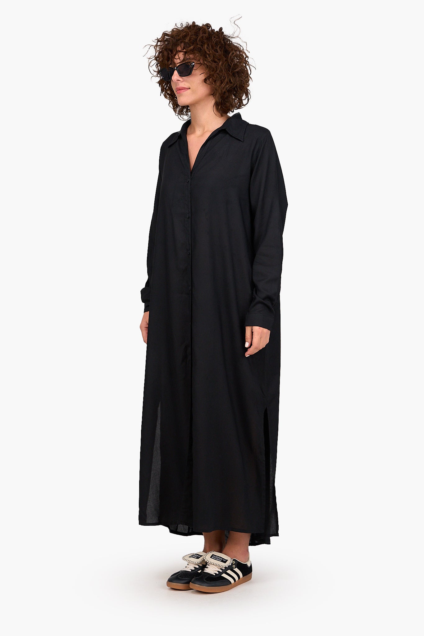 فستان بتصميم قميص بياقة V