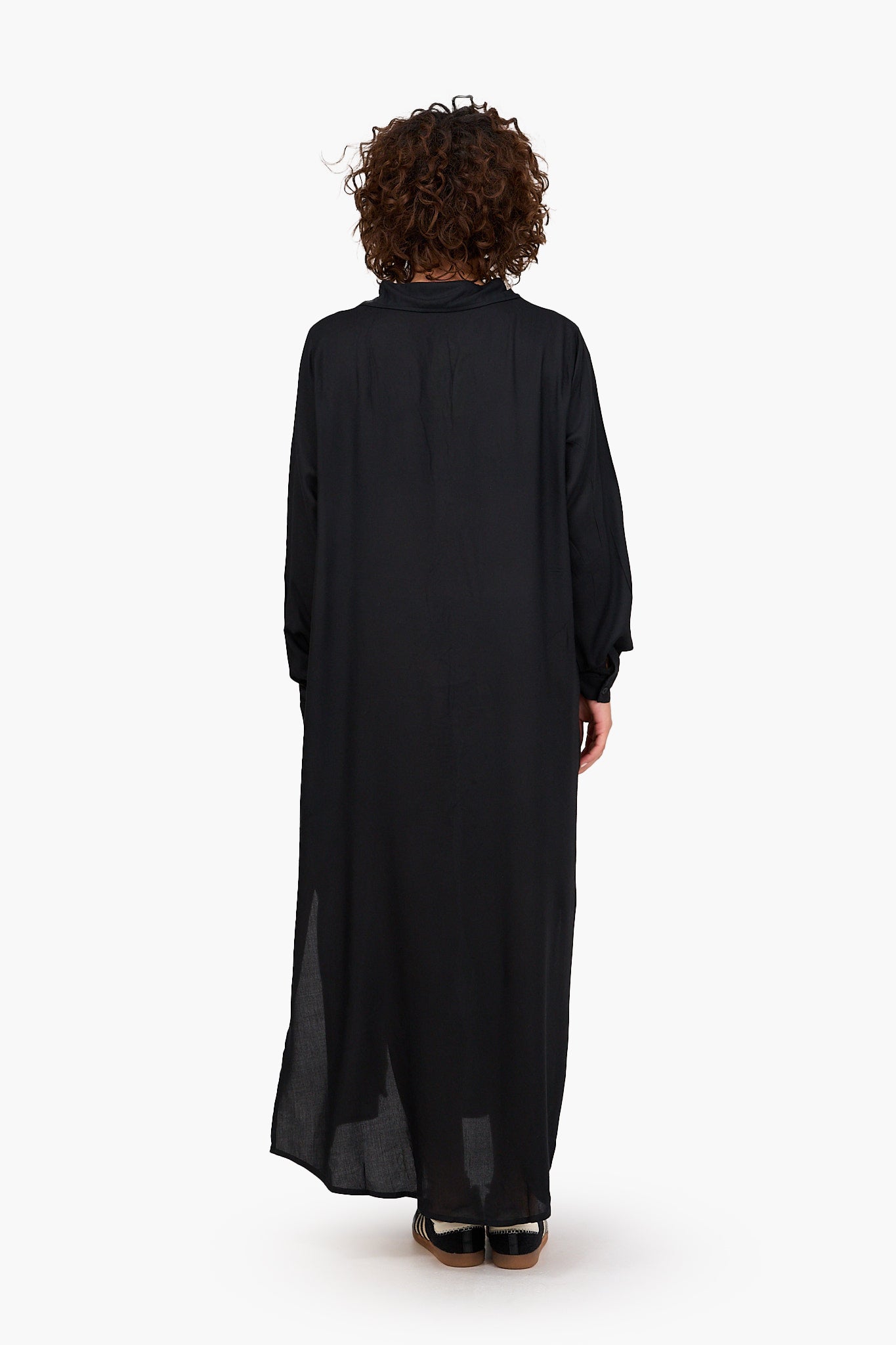 فستان بتصميم قميص بياقة V